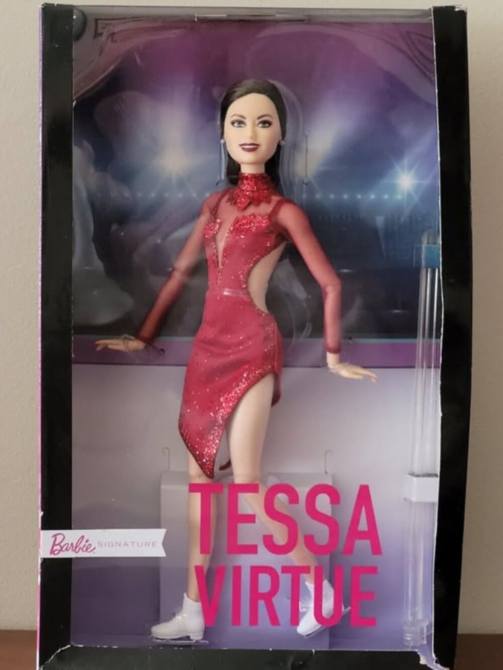 2019 SIGNATURE BARBIE OF CANADIAN FIGURE SKATER, TESSA VIRTUE, MINT IN THE BOX!!